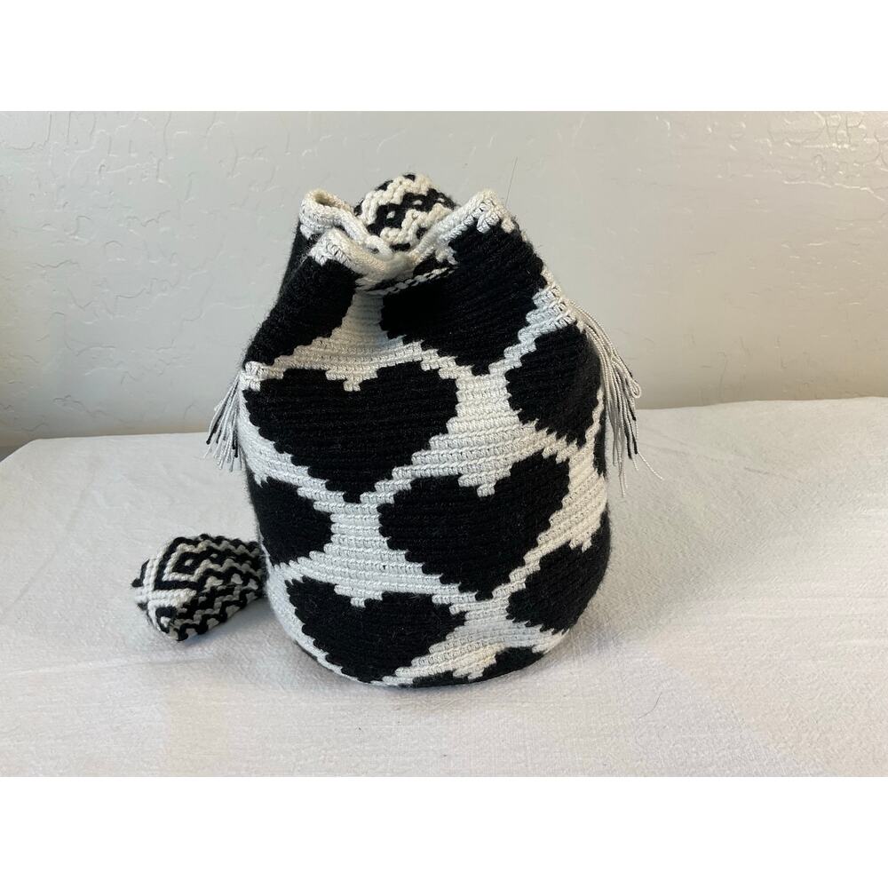 Handmade Wayuu Mochila Crossbody Bucket Bag Black White Crochet Woven Tassel - Picture 3 of 11